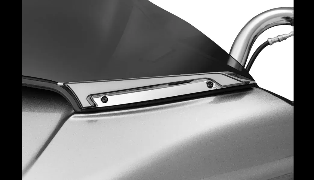 Kuryakyn 2945 Chrome Windshield with LED Light & Turn Signal for Harley FLTR 15-23