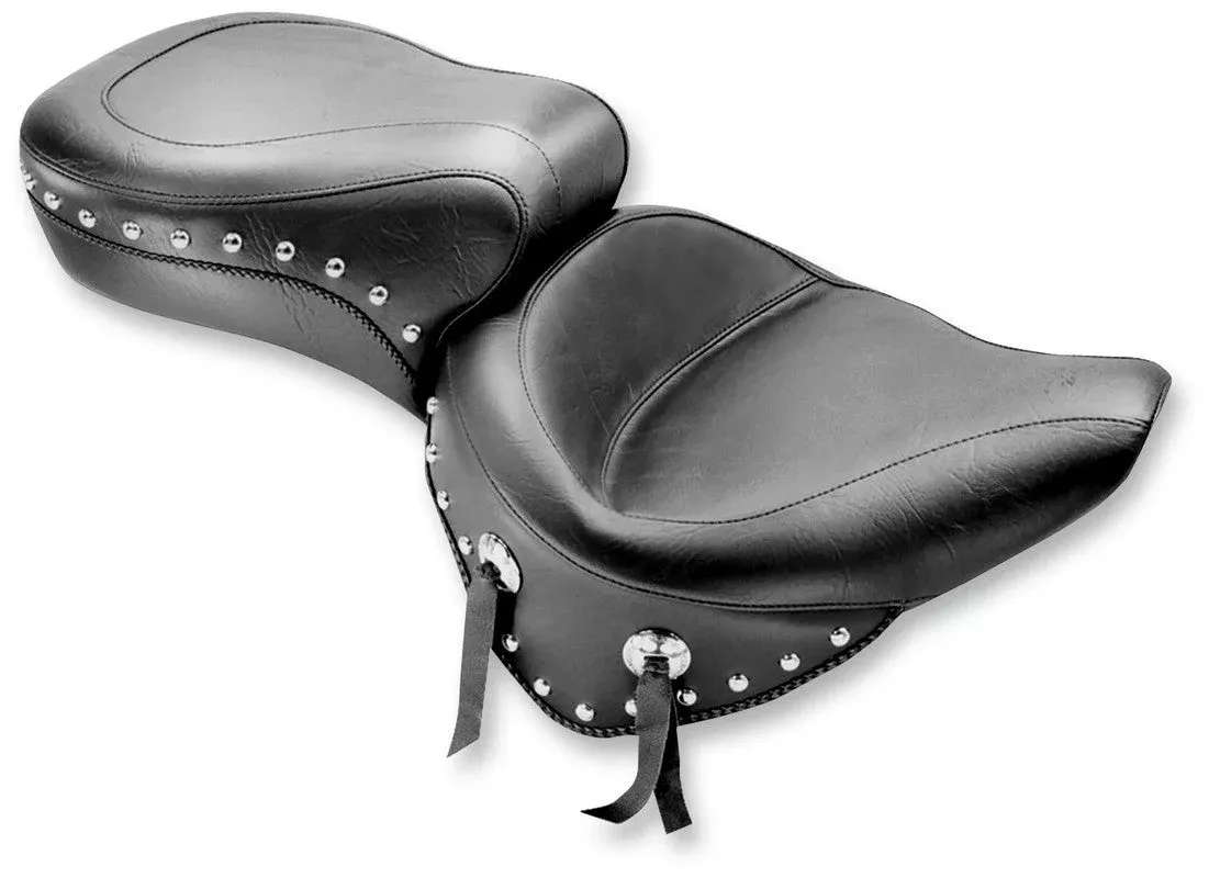 Mustang Wide Studded Seat 00-05ST